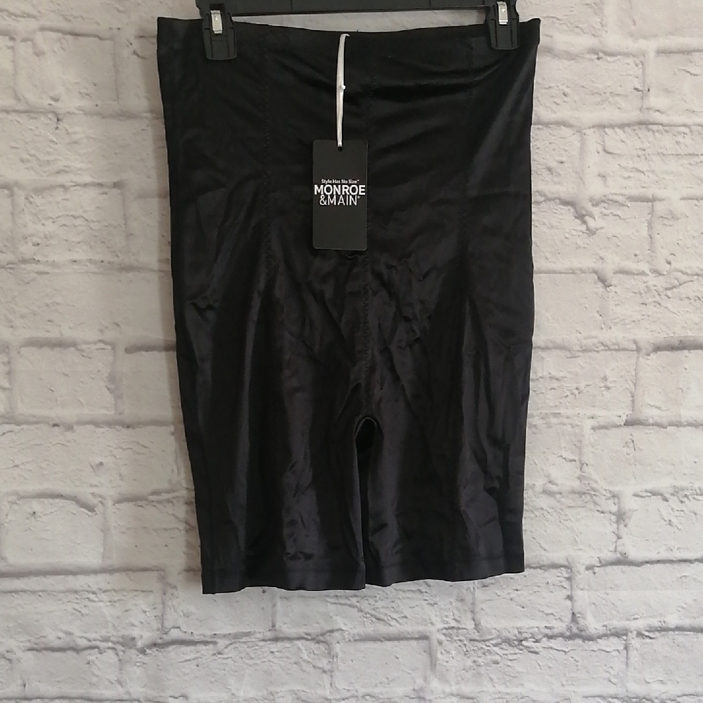 Monroe & Main Black Shapewear Shorts